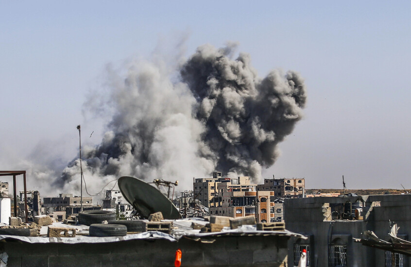 غارة على مفترق السرايا وسط مدينة غزة