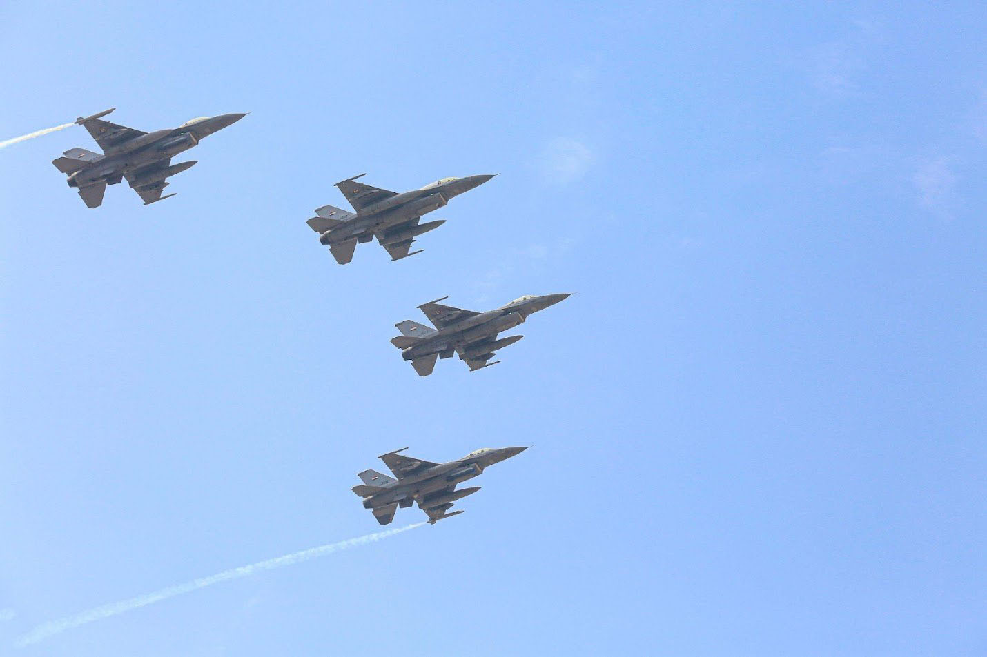 القوة الجوية بواسطة طائرات Fـ16