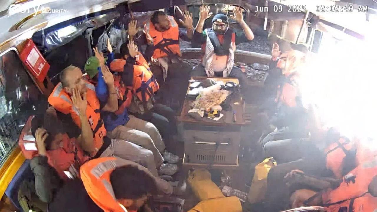 الاحتلال يعتقل ناشطي سفينة "مادلين"