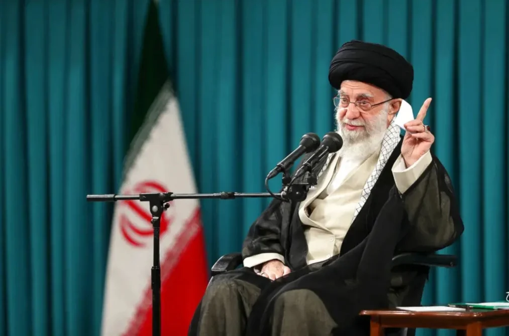 قائد الثورة والجمهورية الإسلامية في إيران السيد علي خامنئي