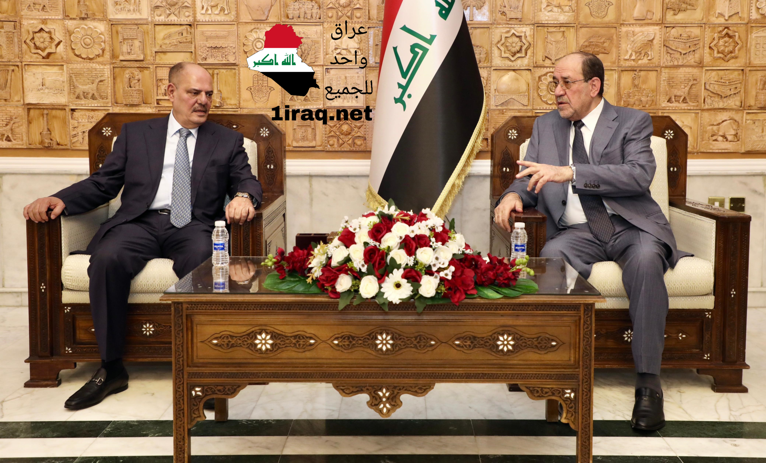 المالكي خلال استقباله بمكتبه اليوم نقيب الصحفيين مؤيد اللامي